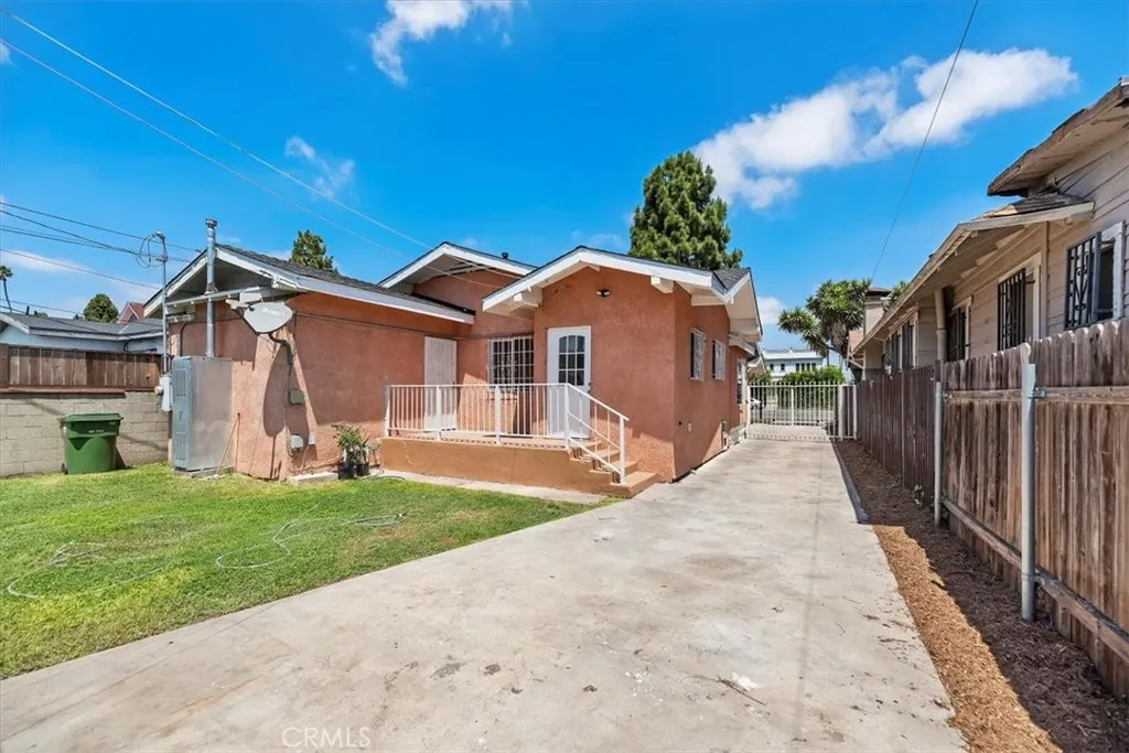 2018 W Martin Luther King Jr Boulevard J, Los Angeles, California 90062 home-pic-45